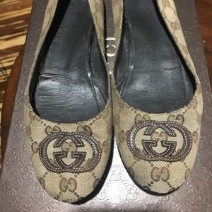 Gucci signature flats good used condition size